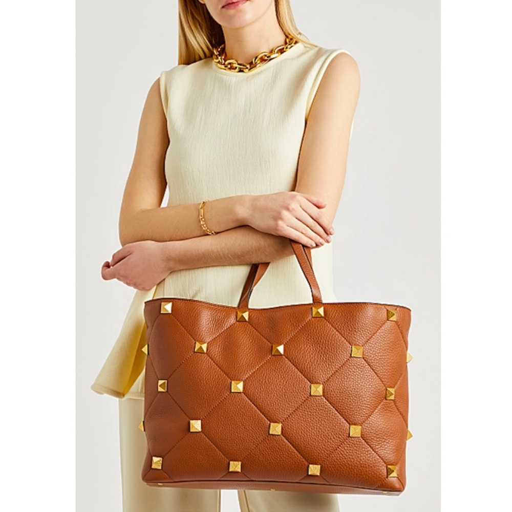 NEW VALENTINO GARAVANI LARGE ROMAN STUD SHOULDER TOTE BAG